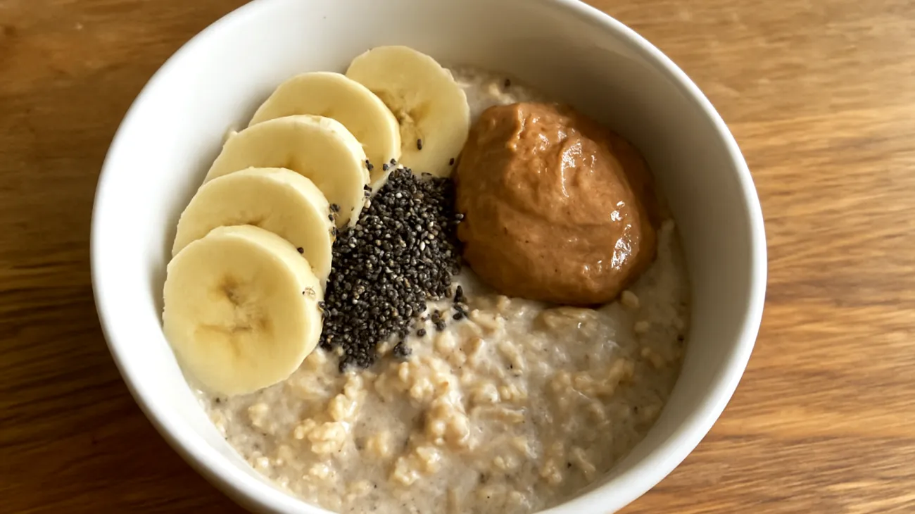 Overnight oats con semi di chia, banana e burro di mandorle"